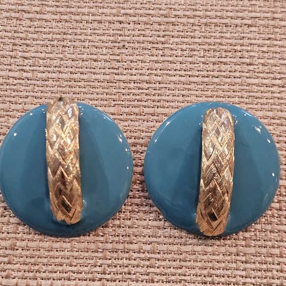 Vintage 1980s Tiffany blue enamel button earrings w/goldtone basket weave - Picture 2 of 8